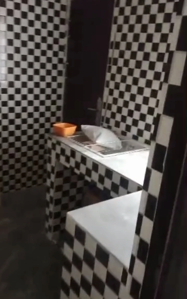 2 Bedroom Flat for Rent in Jeddo, Delta - Image 2
