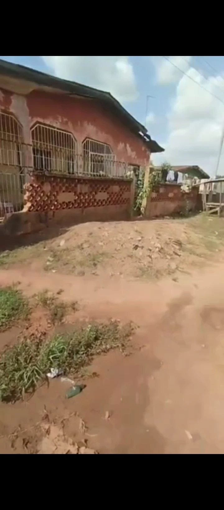 3 Bedroom Flat for Sale in Uselu shell, Edo