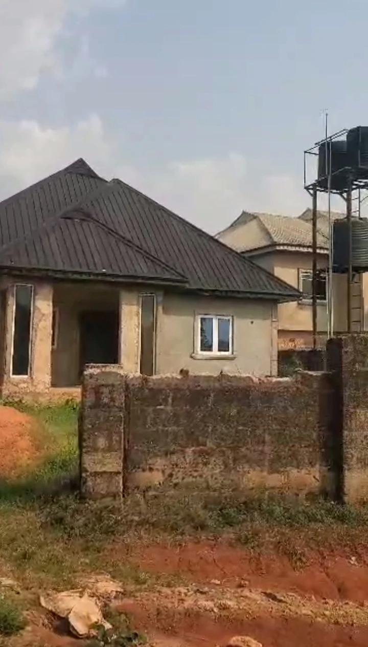 Bungalow for Sale in Ewodia community airport road, Edo cover picture