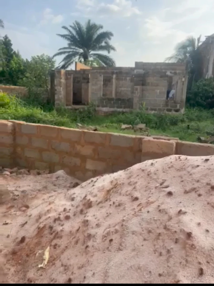 Uncompleted Building for Sale in First ugbor, Edo cover picture