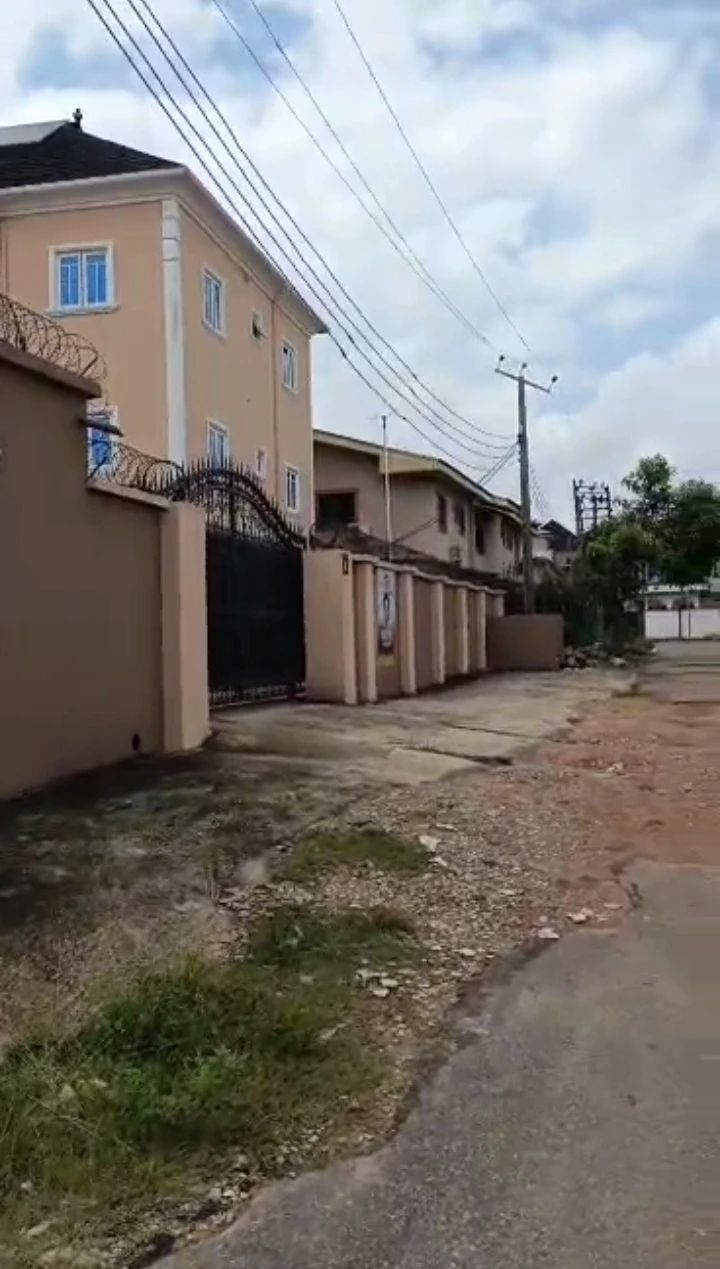 Duplex for Sale in on a tarred Street Off 2nd Ugbor Off Obehi  GRA Benin-City., Edo cover picture