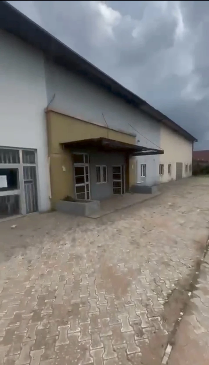 Office Space for Sale in Isihor Lagos ibadan express way, Edo cover picture