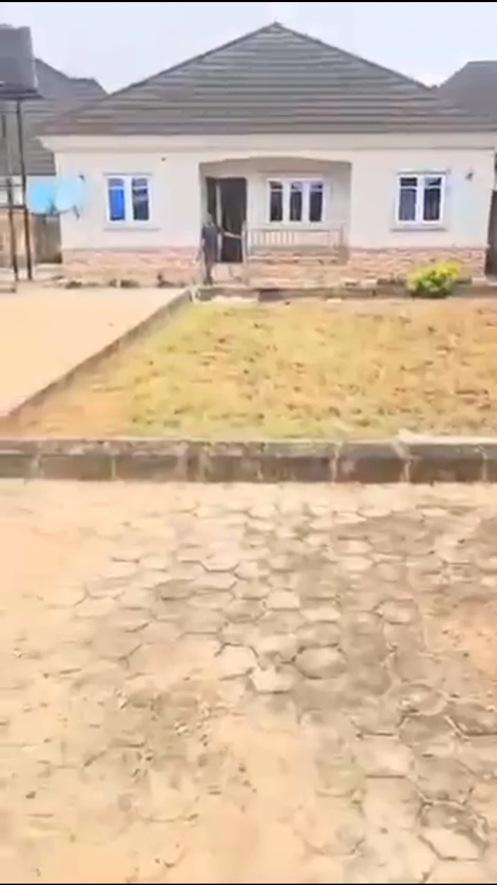 Bungalow for Sale in Pz off sapele road, Edo cover picture