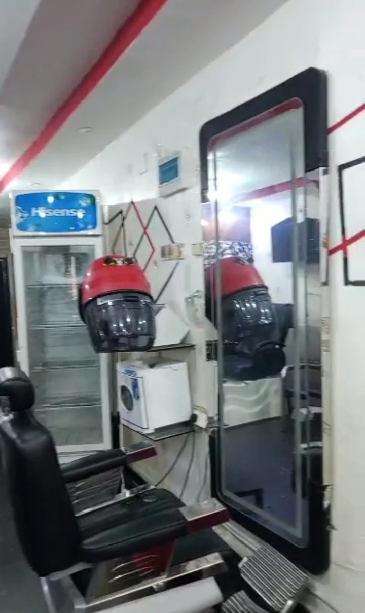 Store for Sale in Along airport road, Edo cover picture