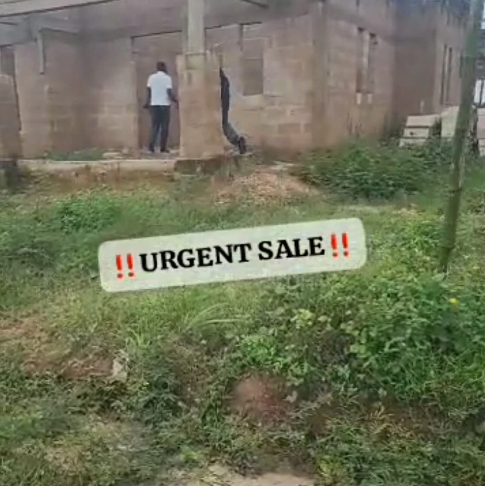 Uncompleted Building for Sale in EKHIADOLOR oluku, Edo cover picture