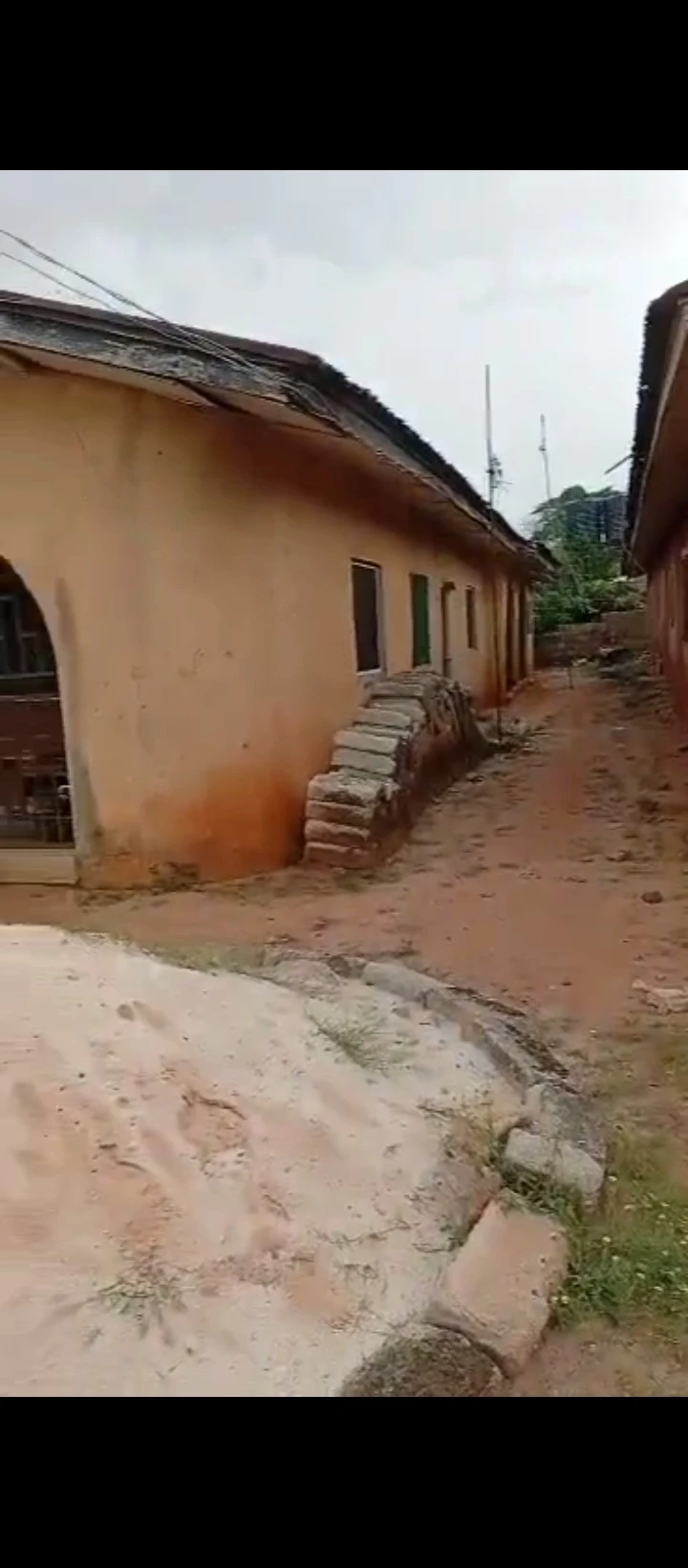 3 Bedroom Flat for Sale in Santana market sapele road, Edo cover picture
