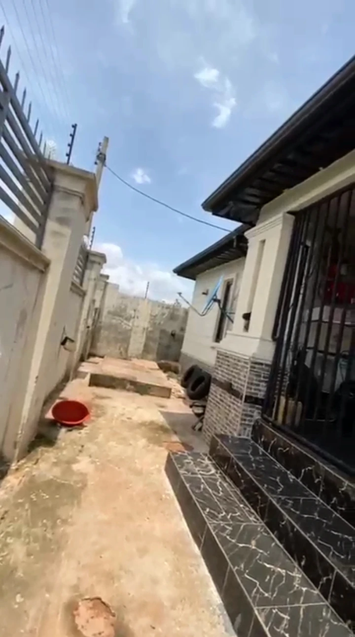 Bungalow for Sale in Egbean Auchi road Benin city, Edo cover picture