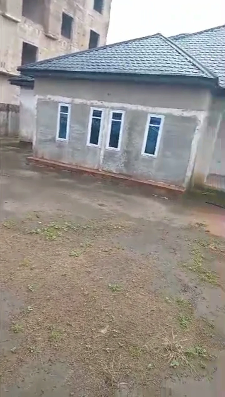 Bungalow for Sale in boundary road, Edo cover picture