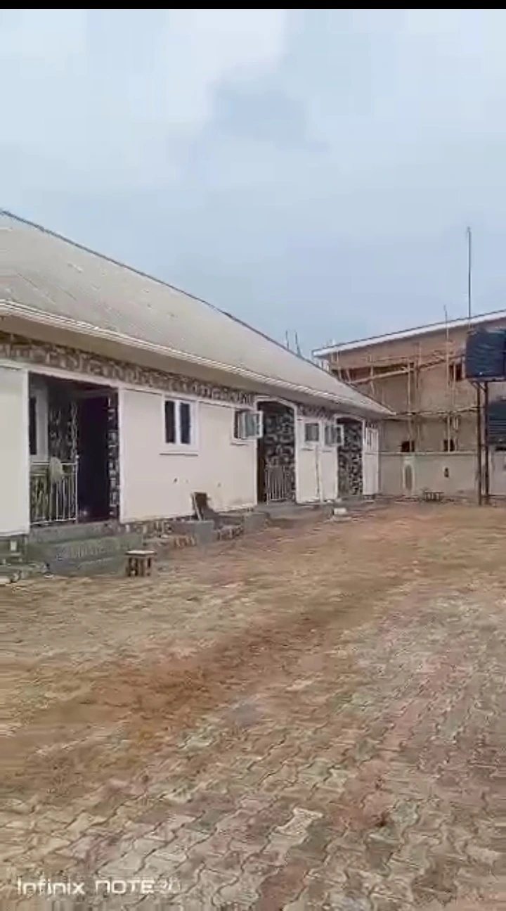 Bungalow for Sale in Obagie road, Edo cover picture