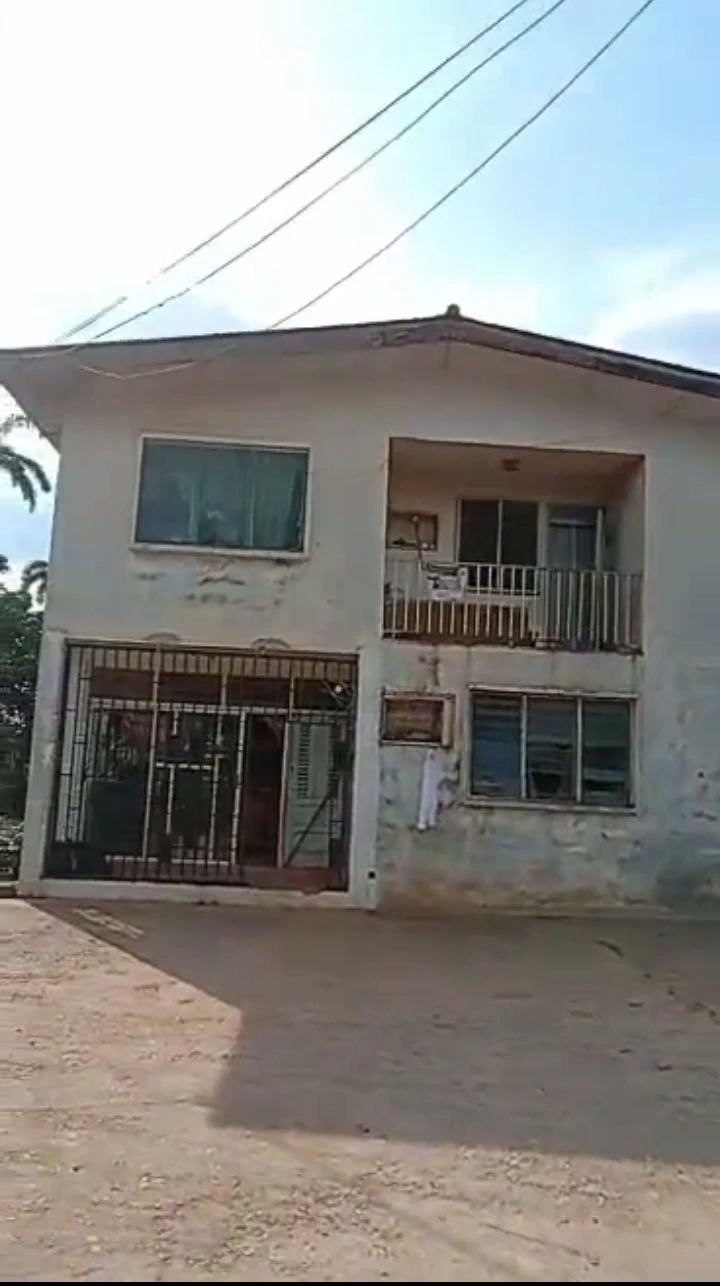 Duplex for Sale in Commercial Avenue road, Old GRA benin city., Edo cover picture