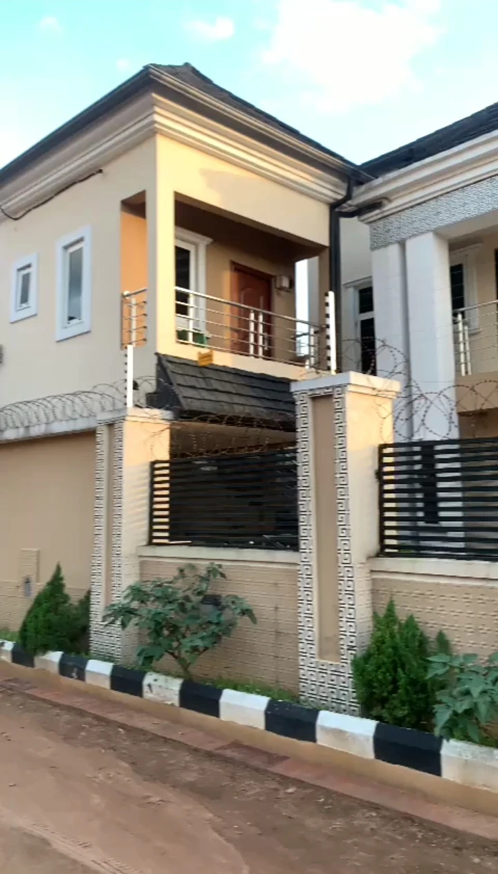 Duplex for Sale in First ugbor, Edo cover picture