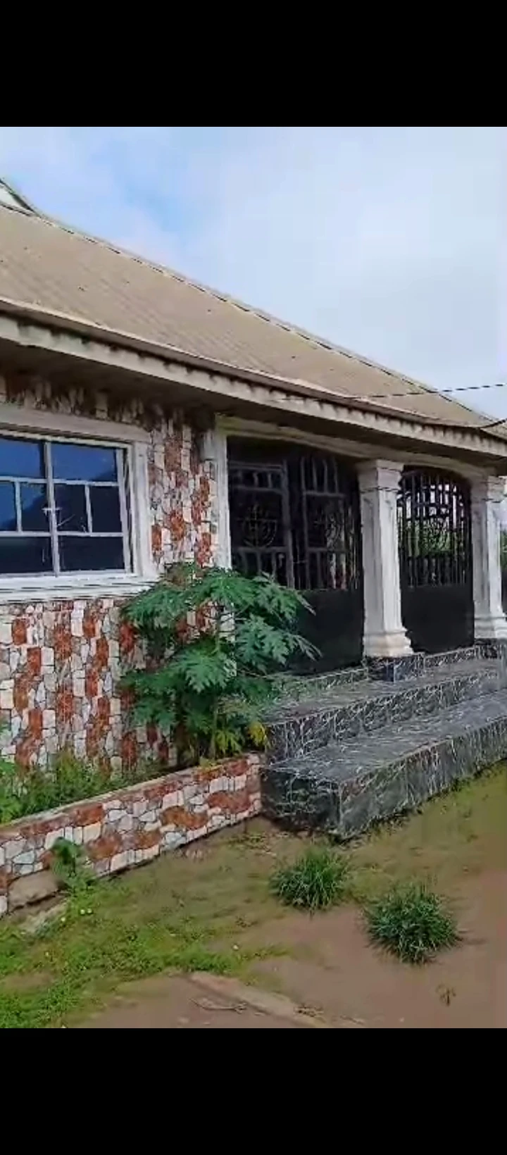 Bungalow for Sale in Obagie road, Edo cover picture