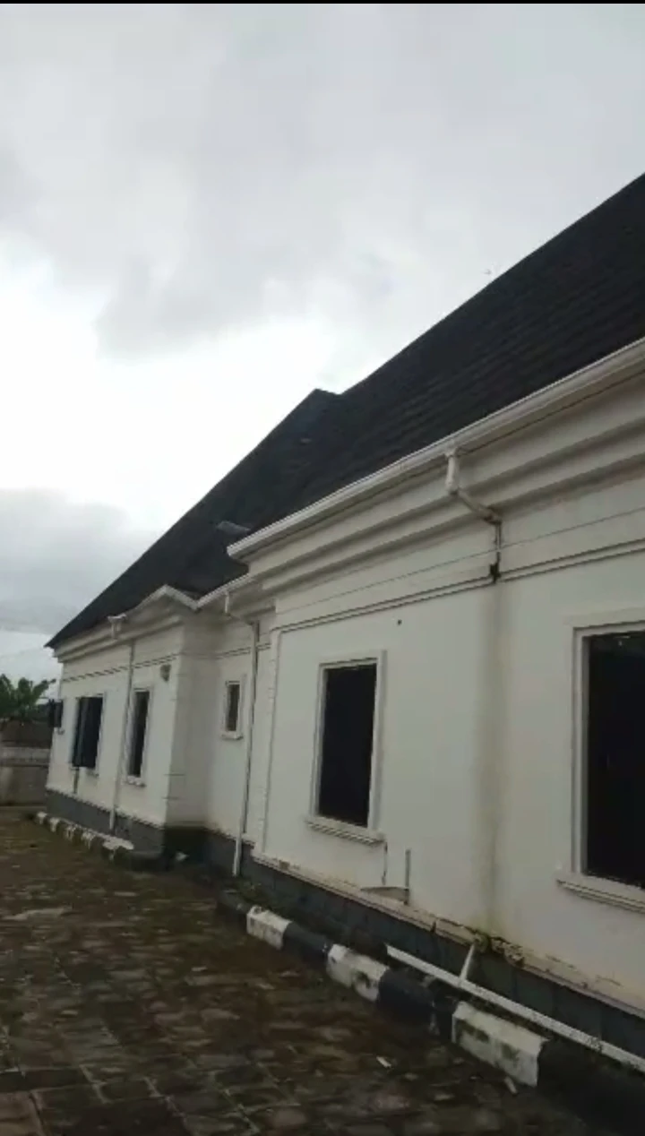 Bungalow for Sale in Obagie road, Edo cover picture
