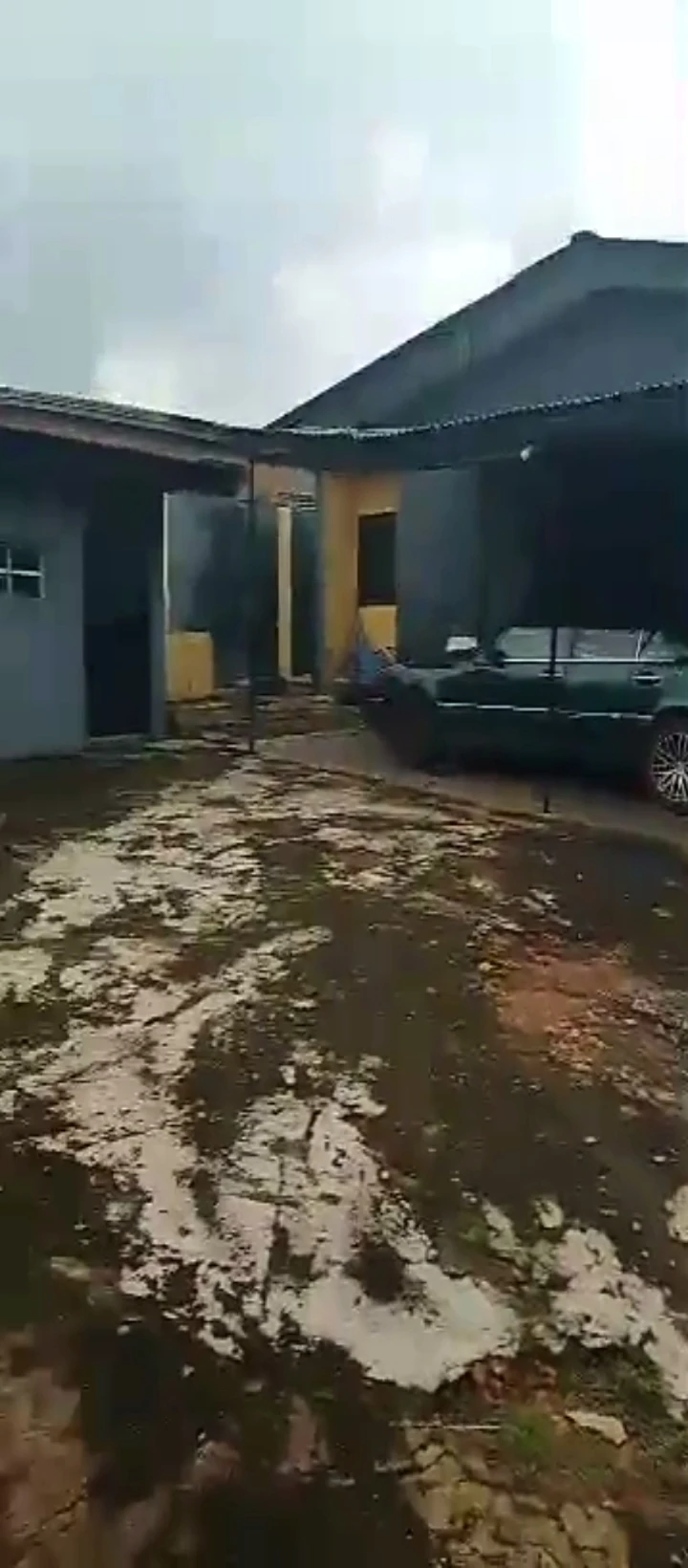 Bungalow for Sale in Asoro Hill upper Ekehuaw road, Edo cover picture
