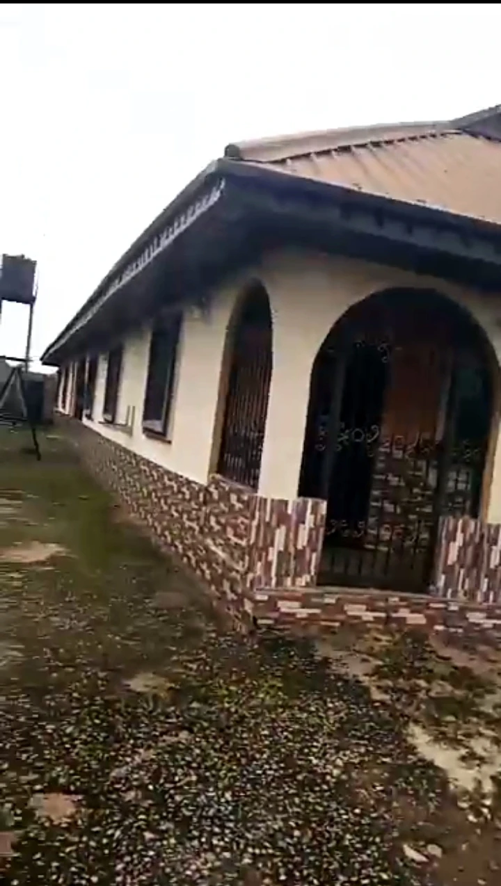 Bungalow for Sale in Peanut sapele road, Edo cover picture