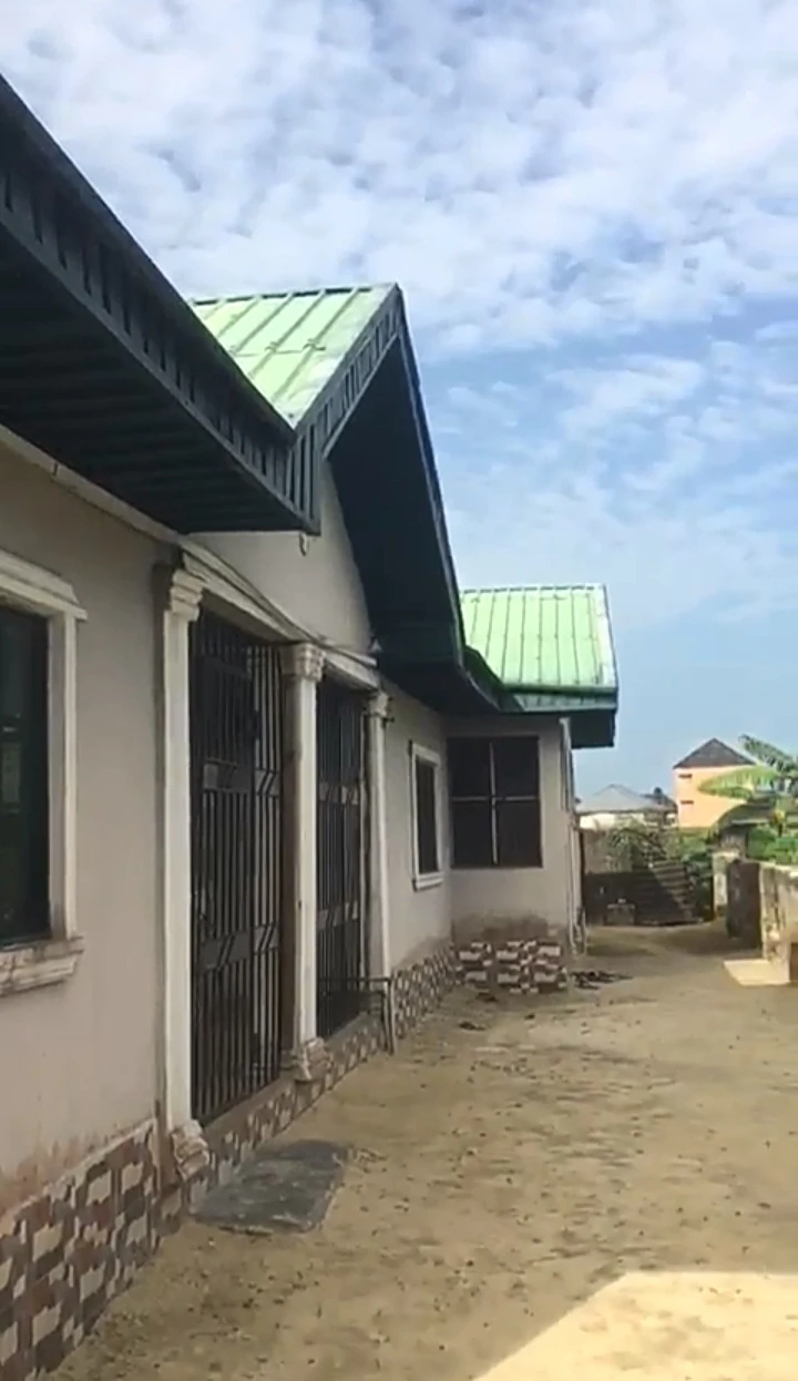 Bungalow for Sale in New opke road jeddo, Delta