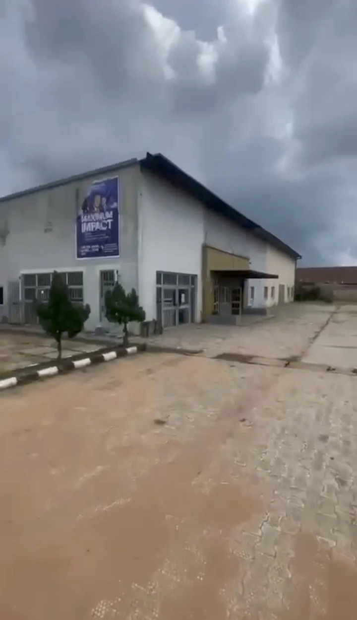 Ware House for Sale in Isihor Lagos ibadan express way, Edo cover picture