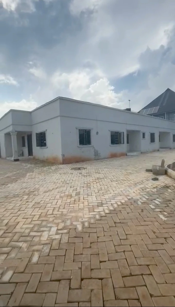 Bungalow for Sale in Okhouromi off airport road, Edo cover picture