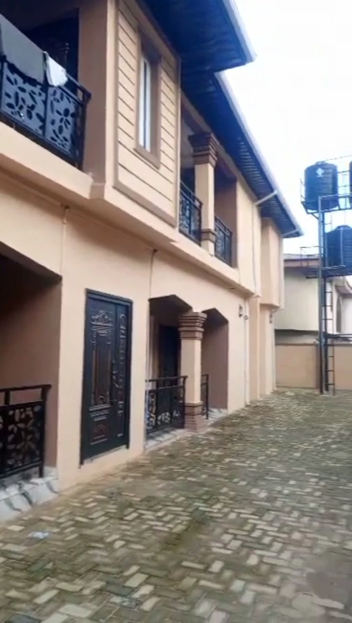3 Bedroom Flat for Sale in Off limit Road Gra just 200ft to the tarred road. Benin city Edo state., Edo cover picture
