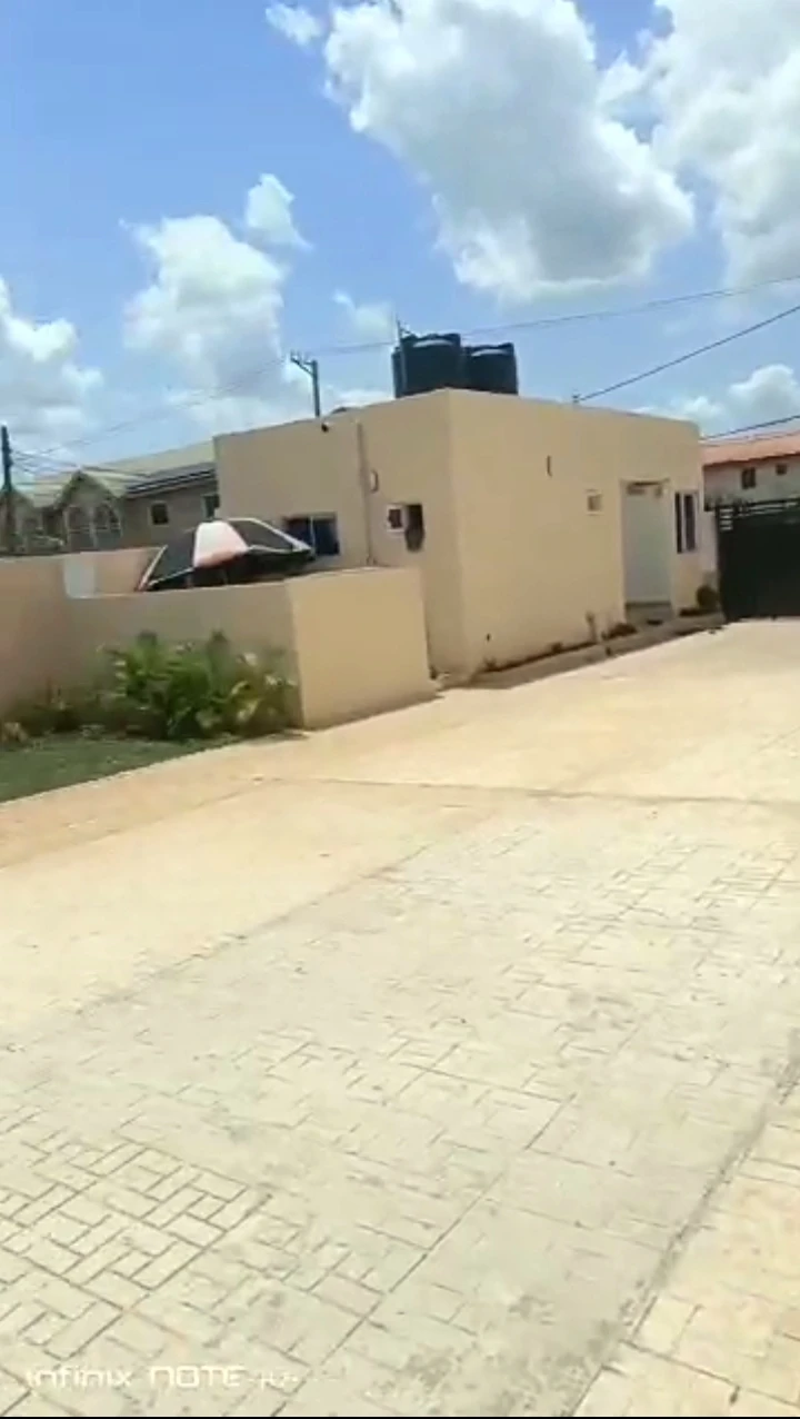 Bungalow for Sale in Limit road Benin city, Edo cover picture