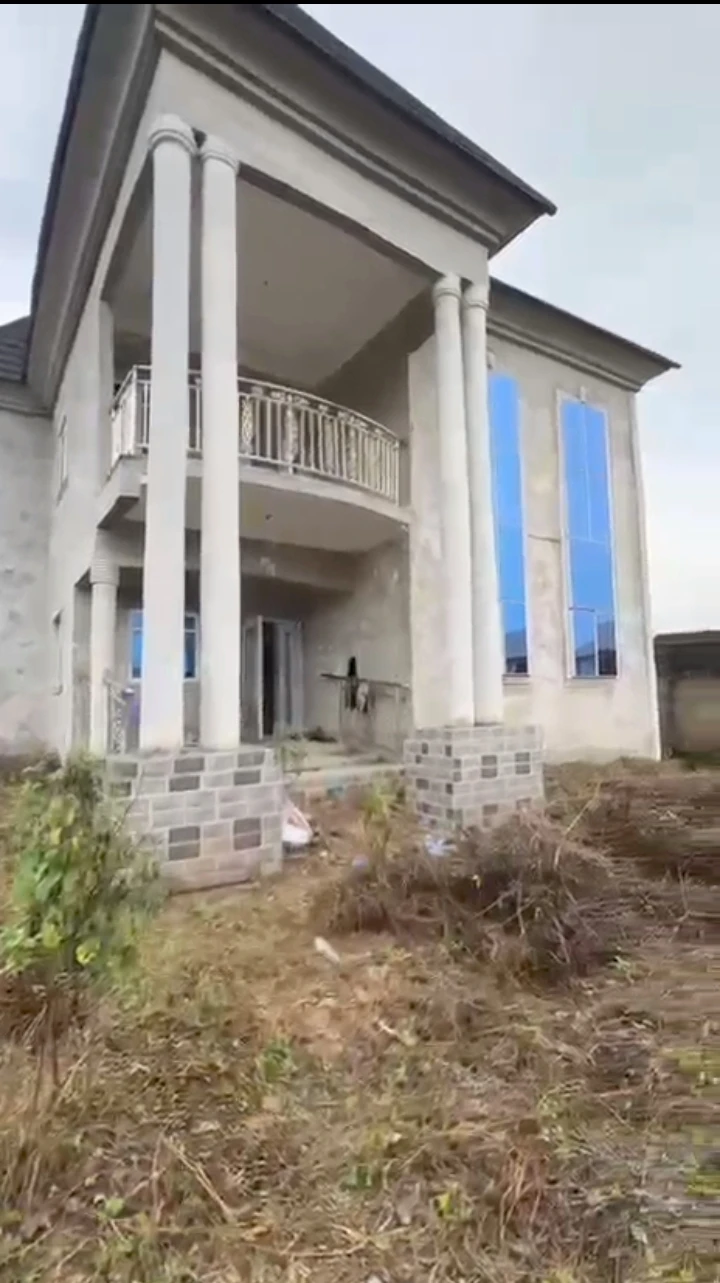 Uncompleted Building for Sale in Okhouromi, Edo cover picture