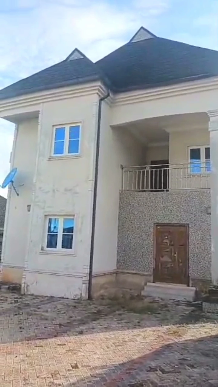 Duplex for Rent in COUNTRY home ROAD Goubadia, Edo cover picture