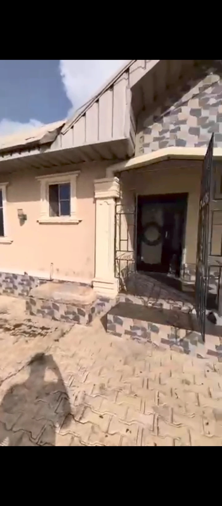 2 Bedroom Flat for Rent in Isihor, Edo cover picture