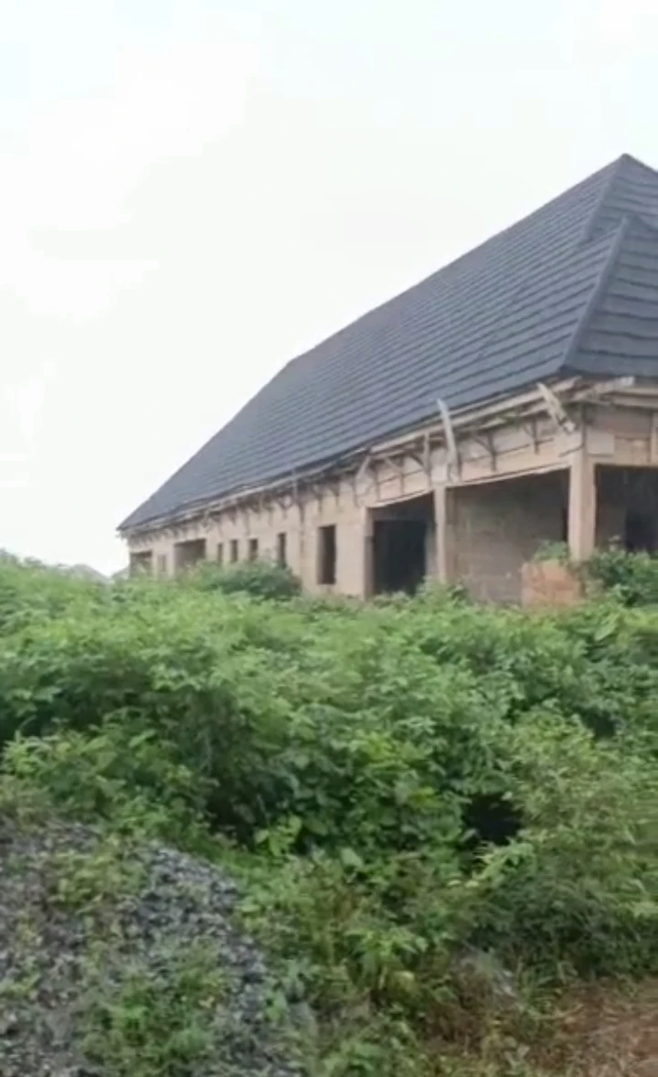 Uncompleted Building for Sale in Okhouromi, Edo cover picture