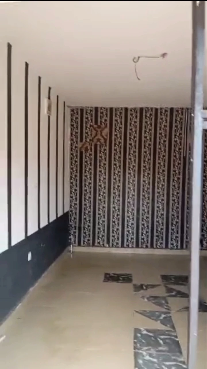 Store for Rent in Pz off sapele road, Edo