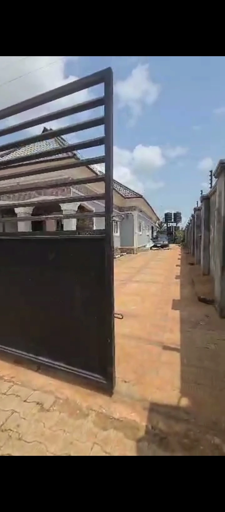 3 Bedroom Flat for Sale in Airport road, Edo