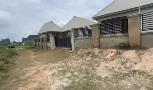 Bungalow for Sale in Uhie sapele road, Edo cover picture