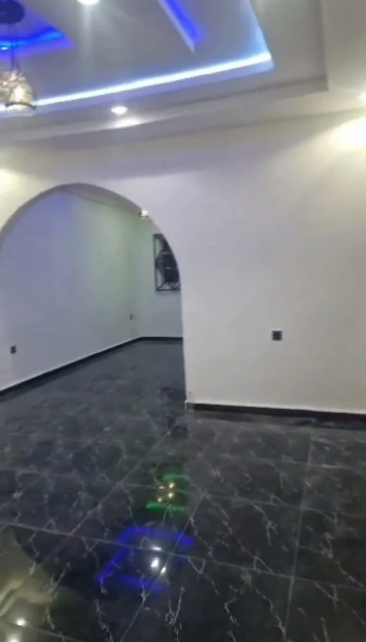 3 Bedroom Flat for Rent in Abuja quarter, Edo cover picture