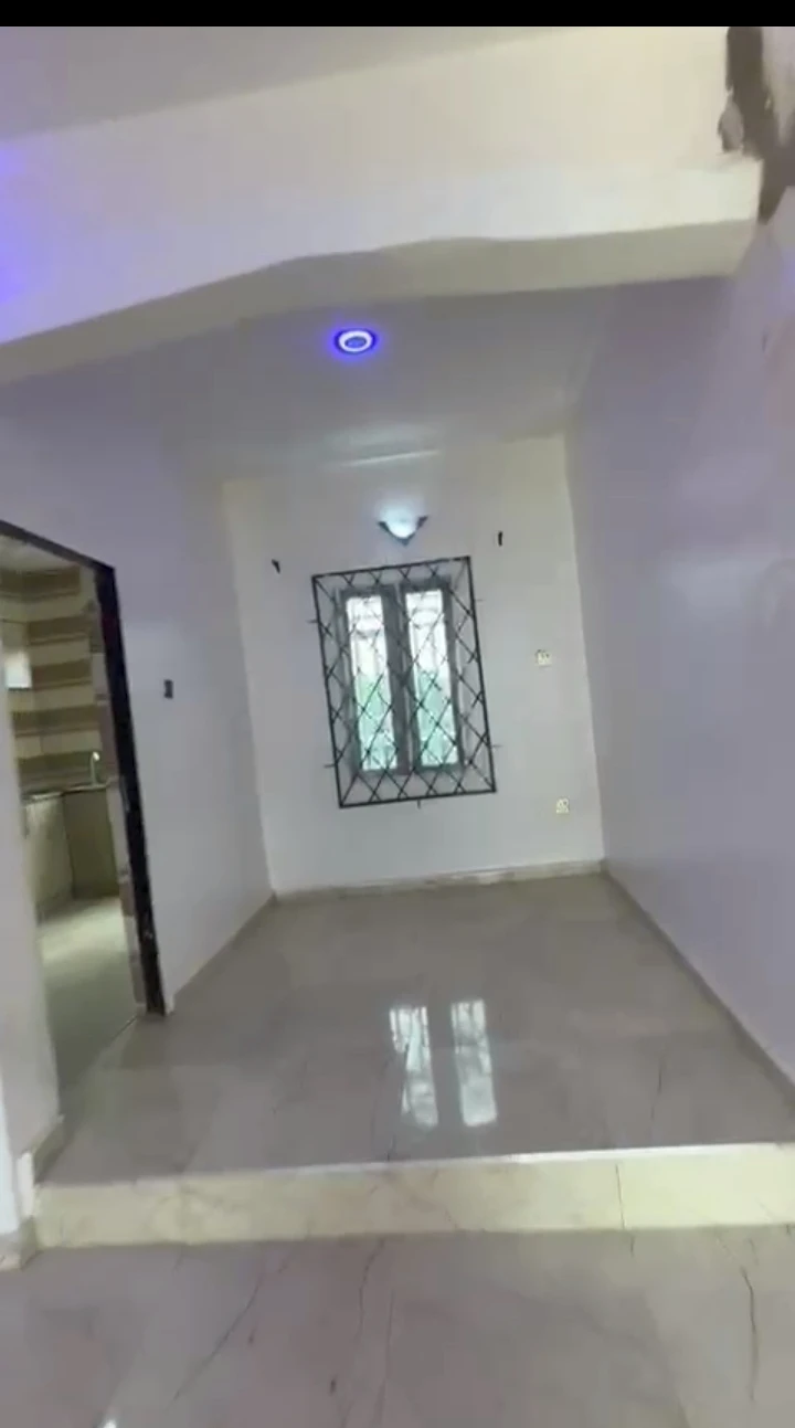2 Bedroom Flat for Rent in Uhie sapele road, Edo cover picture
