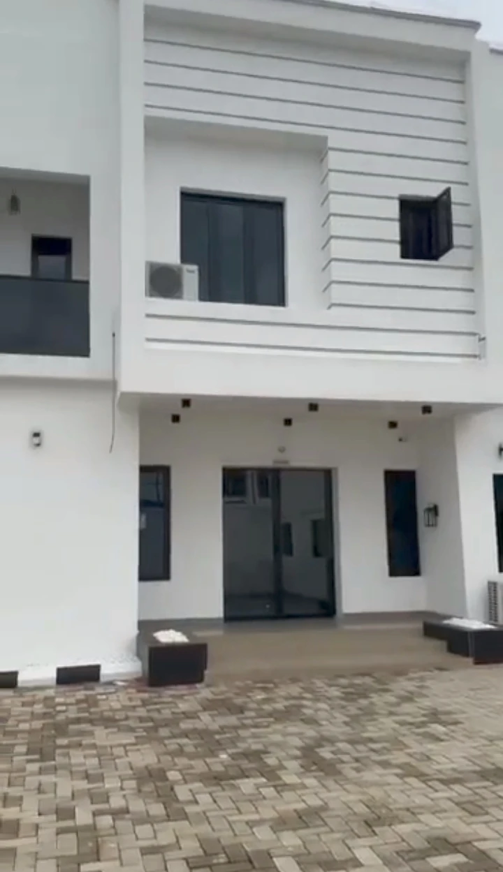 Hotel for Sale in Airport road, Edo cover picture