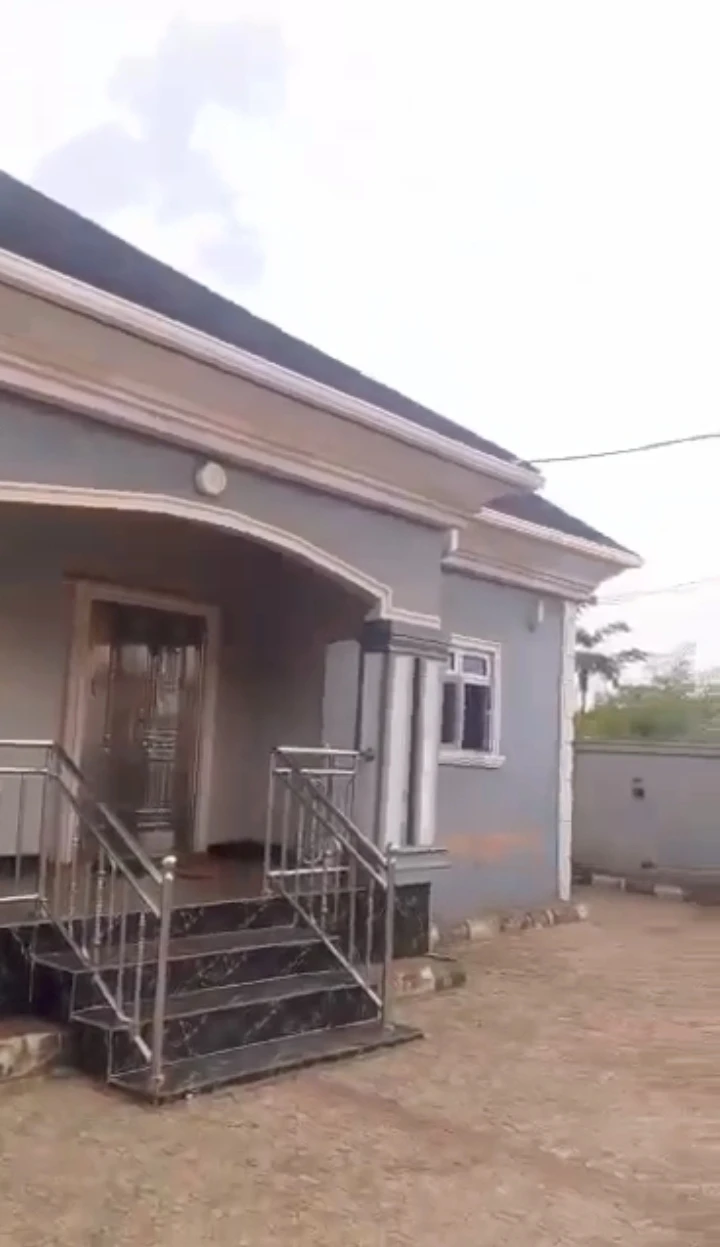 Bungalow for Sale in Ajip sapele road, Edo cover picture