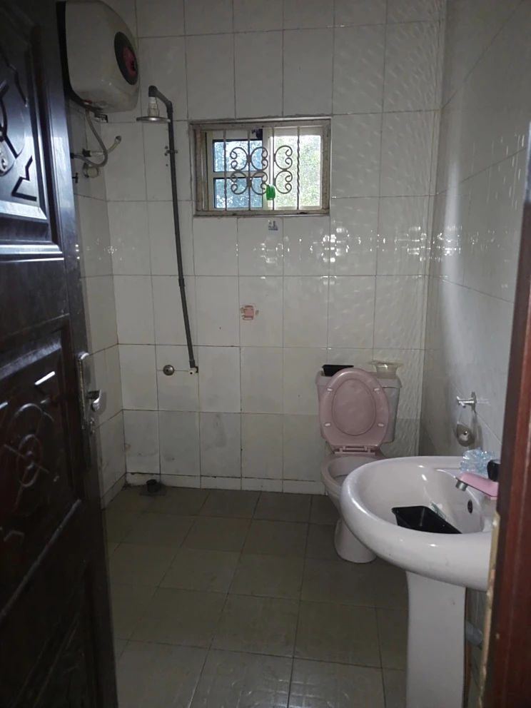 2 Bedroom Flat for Rent in New ring road 3, Akwa Ibom - Image 4