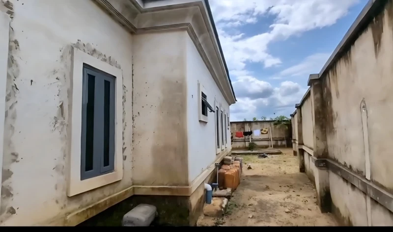 Bungalow for Sale in Nwaniba road, Akwa Ibom - Image 5