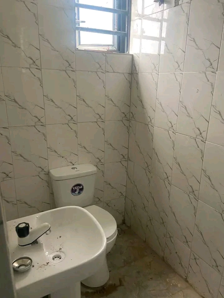 3 Bedroom Flat for Rent in Off nelson Mandela/school road, Akwa Ibom - Image 4