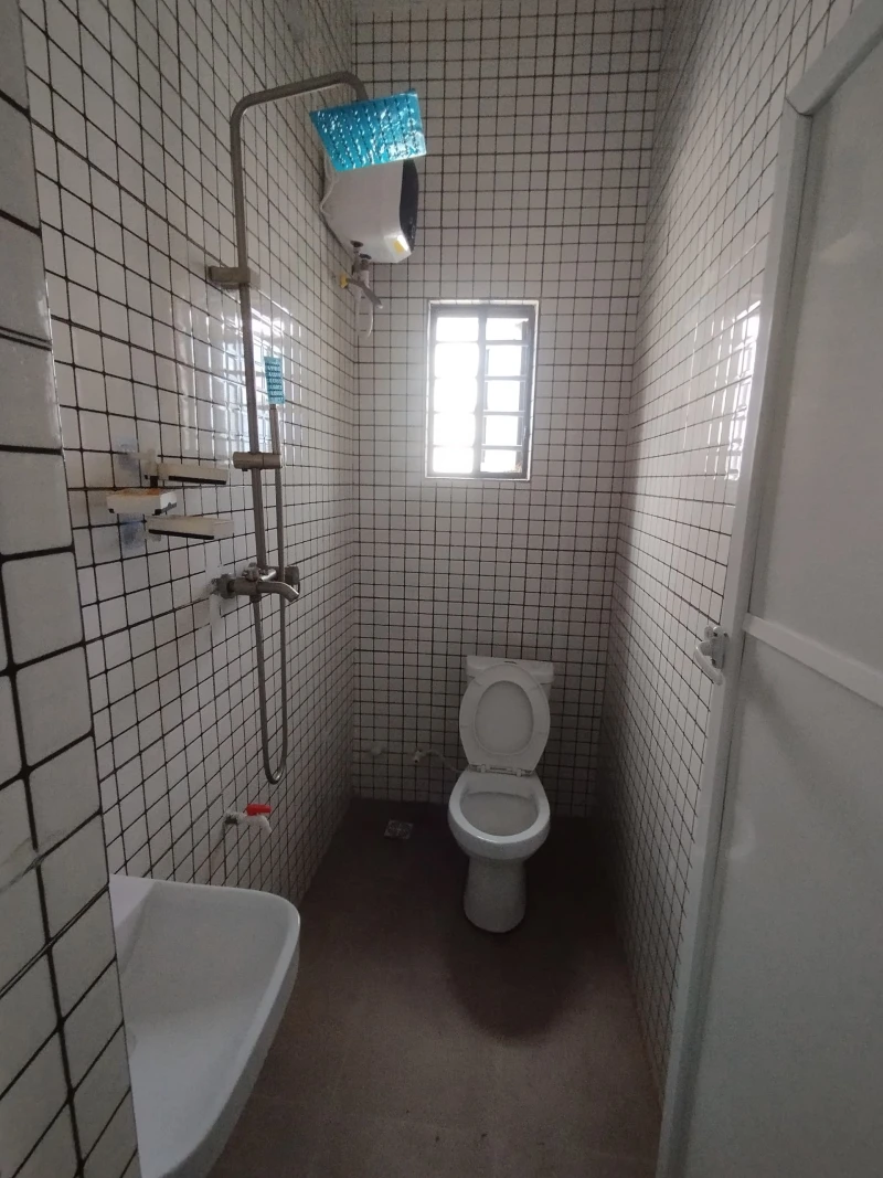 Bungalow for Rent in Nwaniba road, Akwa Ibom - Image 4