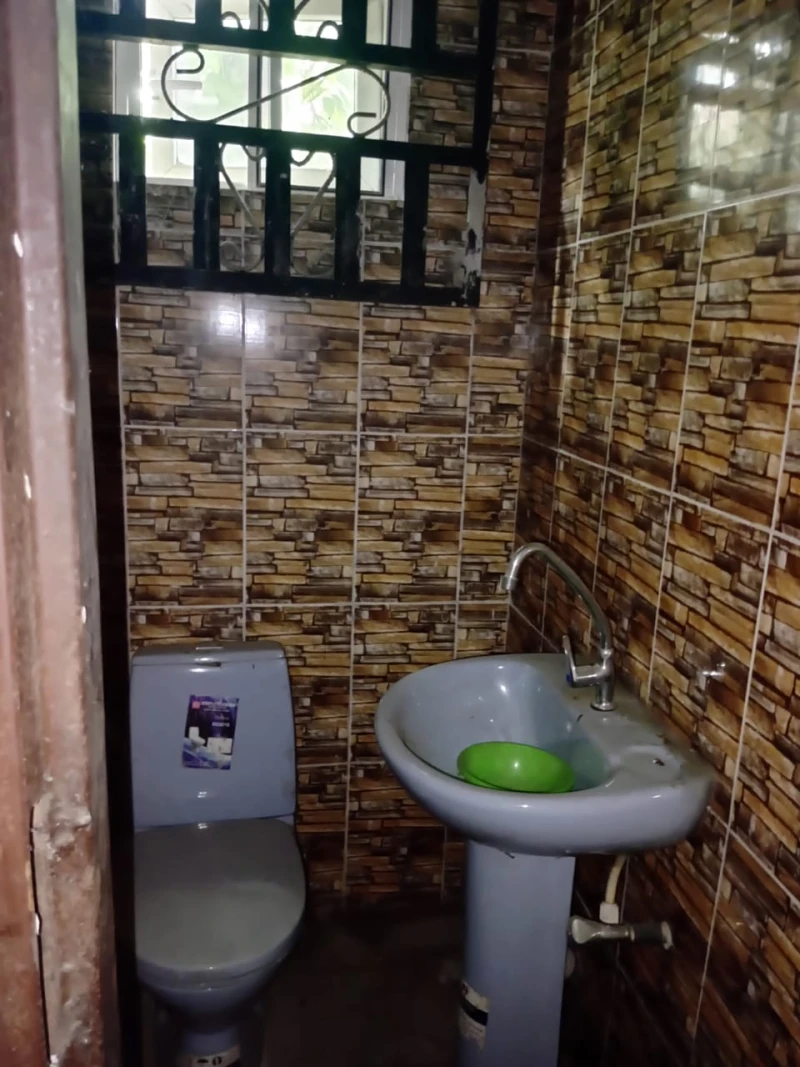 4 Bedroom Flat for Rent in Off oron road,IFA big junction, Akwa Ibom - Image 4