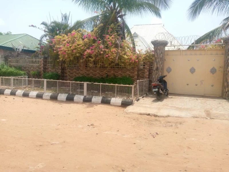 3 Bedroom Flat for Sale in A modern 3-bedroom apartment with a self contained BQ is up for sale behind haruna lawyer's House shendam Road lafia, Nasarawa - Image 1