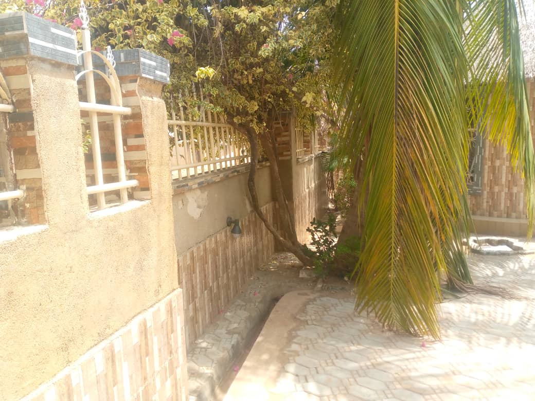 3 Bedroom Flat for Sale in A modern 3-bedroom apartment with a self contained BQ is up for sale behind haruna lawyer's House shendam Road lafia, Nasarawa - Image 2