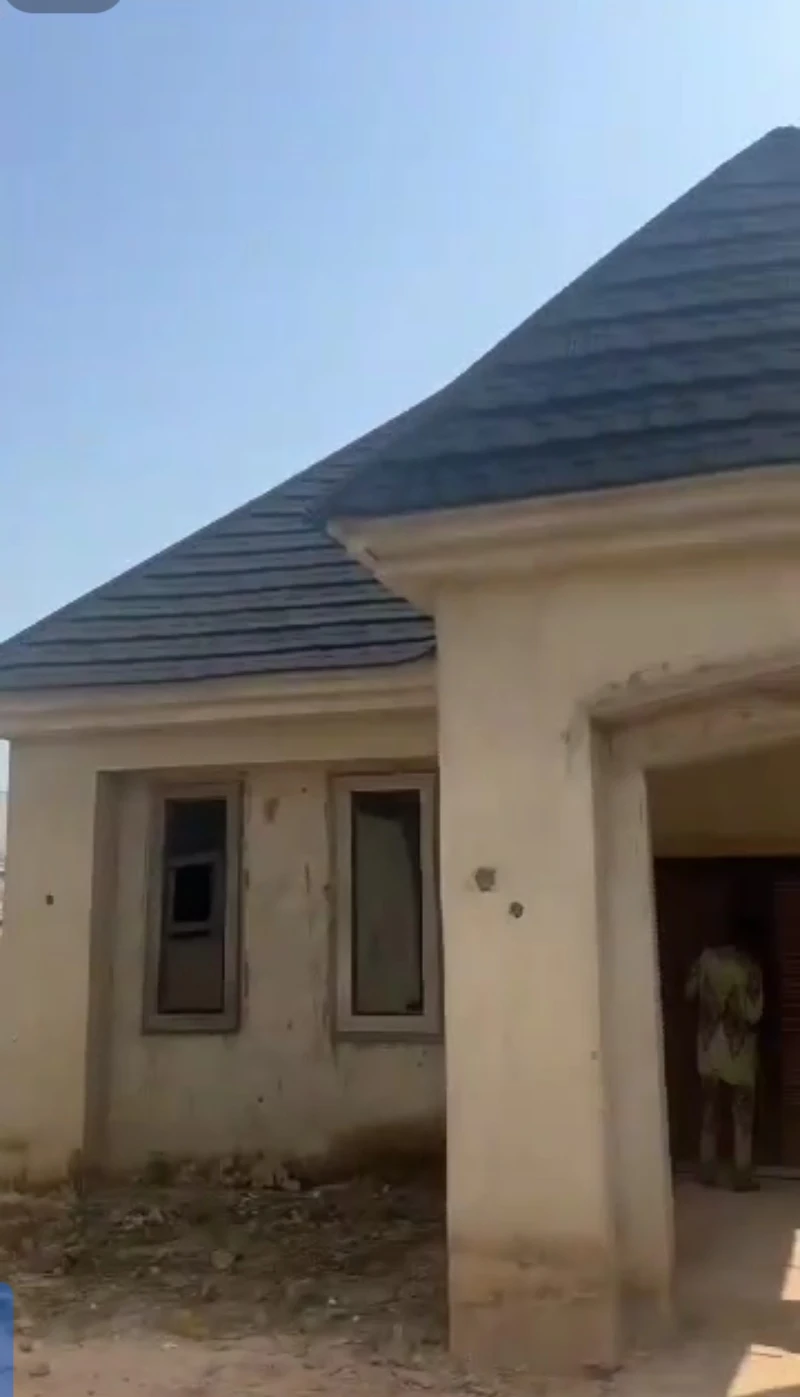 4 Bedroom Flat for Sale in Commissioner road, Delta - Image 4