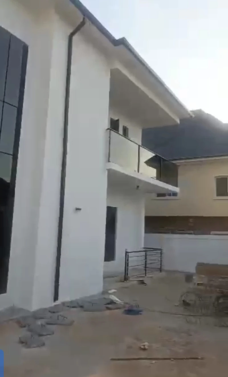 Duplex for Sale in Paper, Delta - Image 2