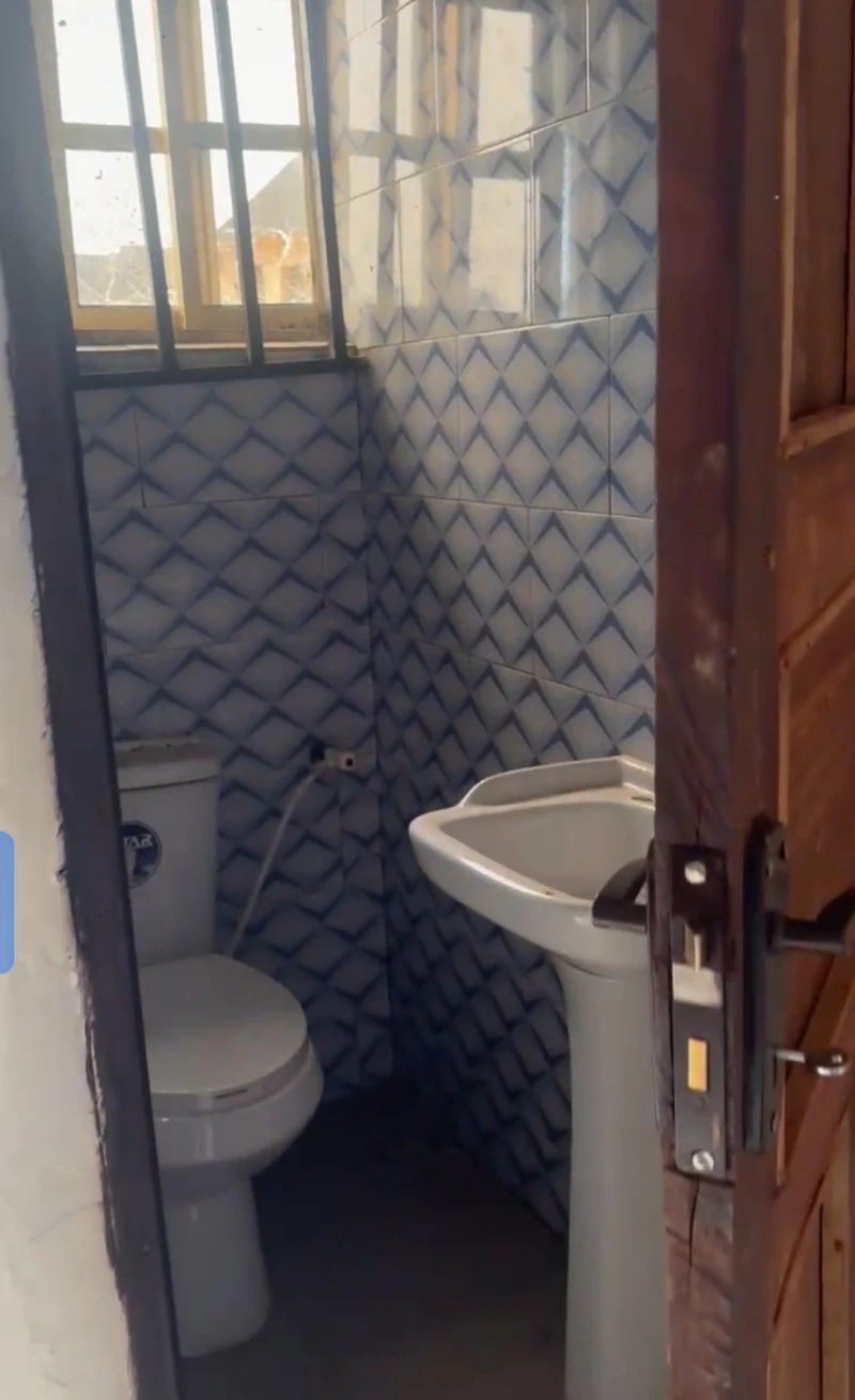 2 Bedroom Flat for Sale in Okpanam city gate, Delta - Image 5
