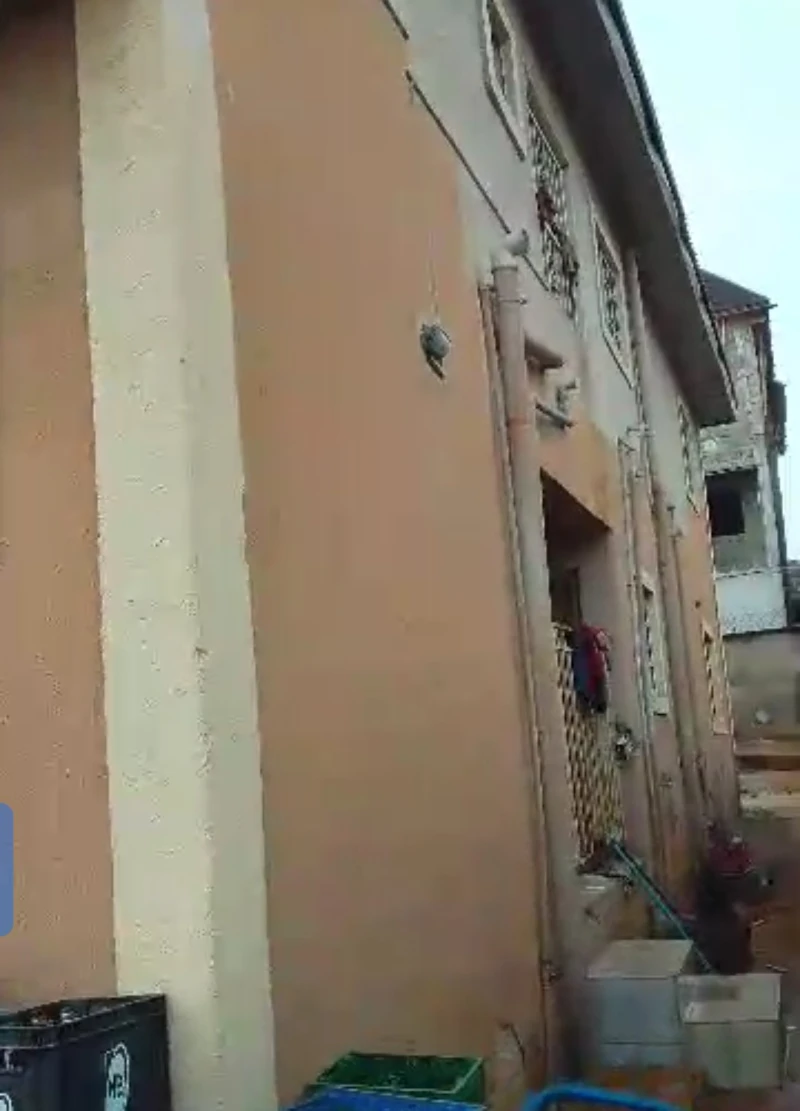 3 Bedroom Flat for Sale in Nnebisi Road, Delta - Image 1