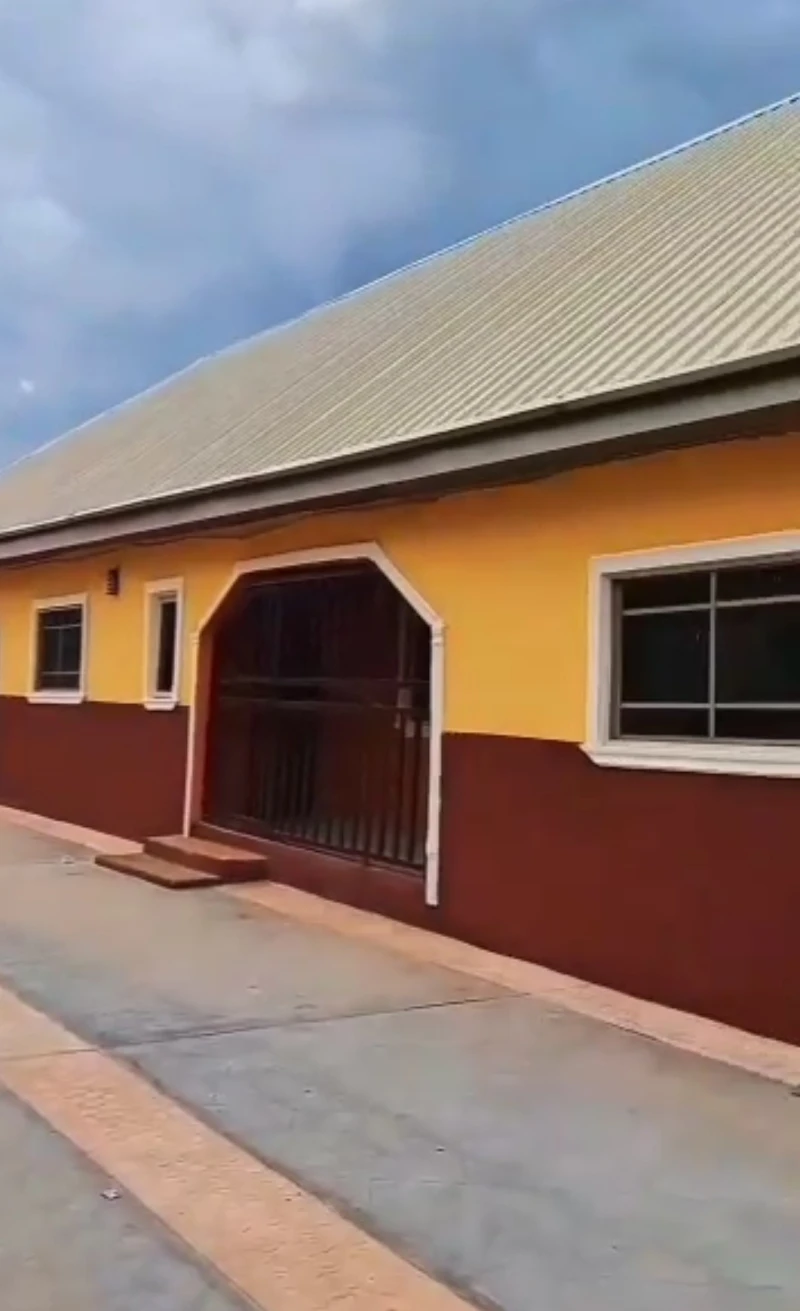 3 Bedroom Flat for Sale in Okpanam town, Delta - Image 5