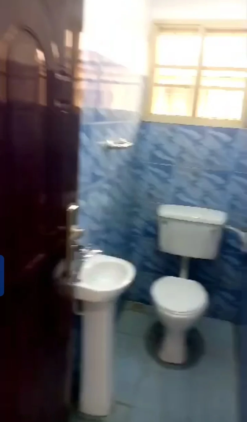 2 Bedroom Flat for Rent in off Airport view estate, Delta - Image 4