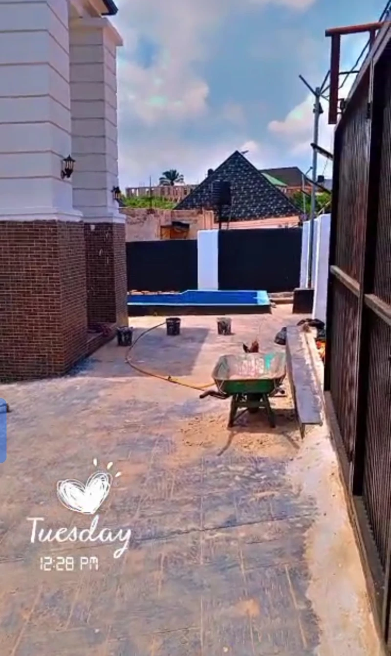 Duplex for Sale in London city estate, Delta - Image 3