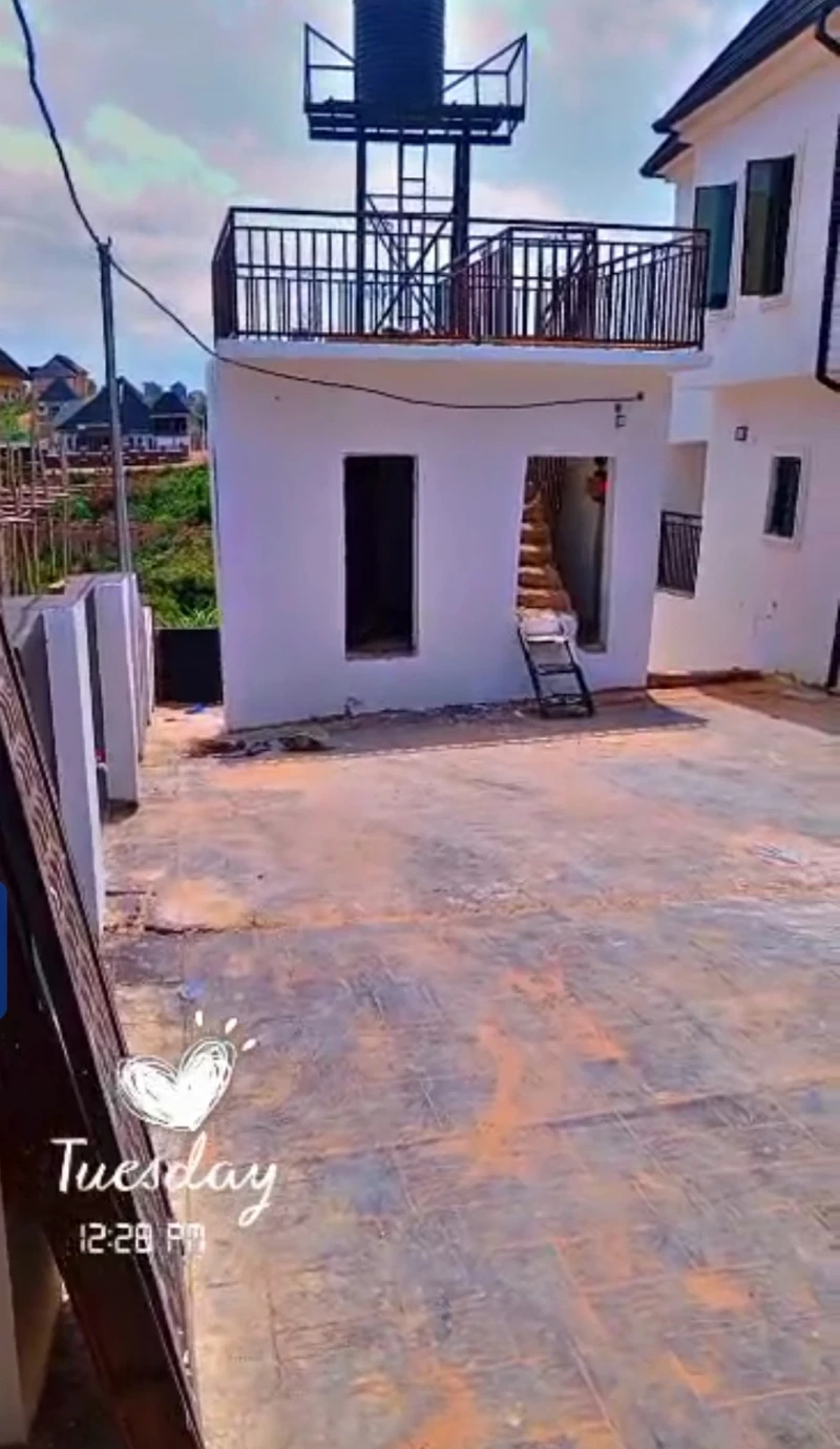 Duplex for Sale in London city estate, Delta - Image 1